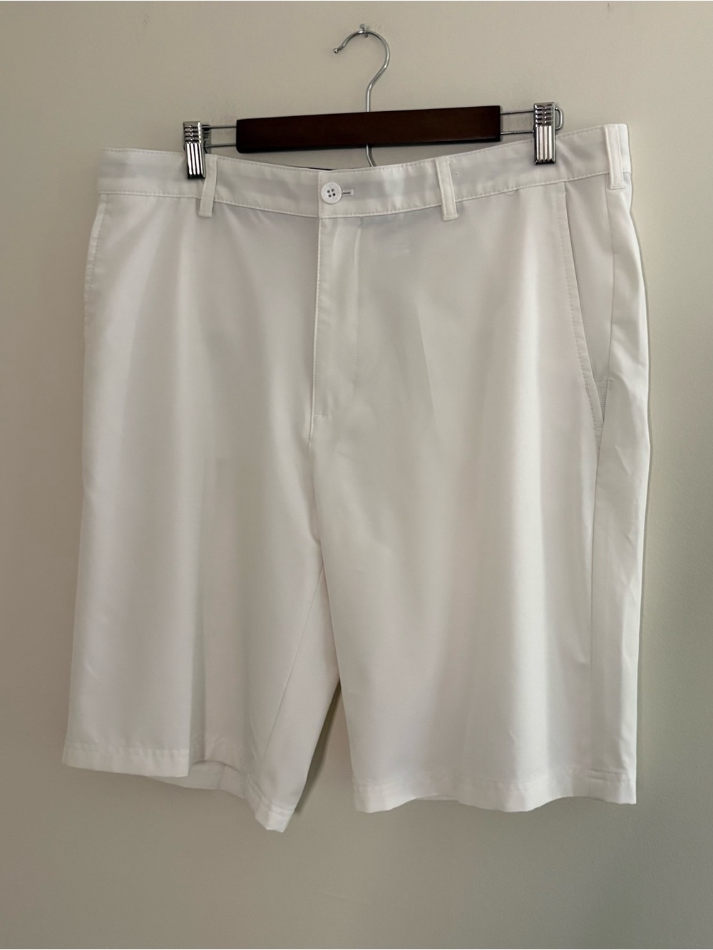 IZOD Golf Men’s Shorts Size 36 White Preppy Minimal Vacation